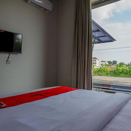 Reddoorz Plus Near Solo Baru Surakarta (Solo) Exterior foto