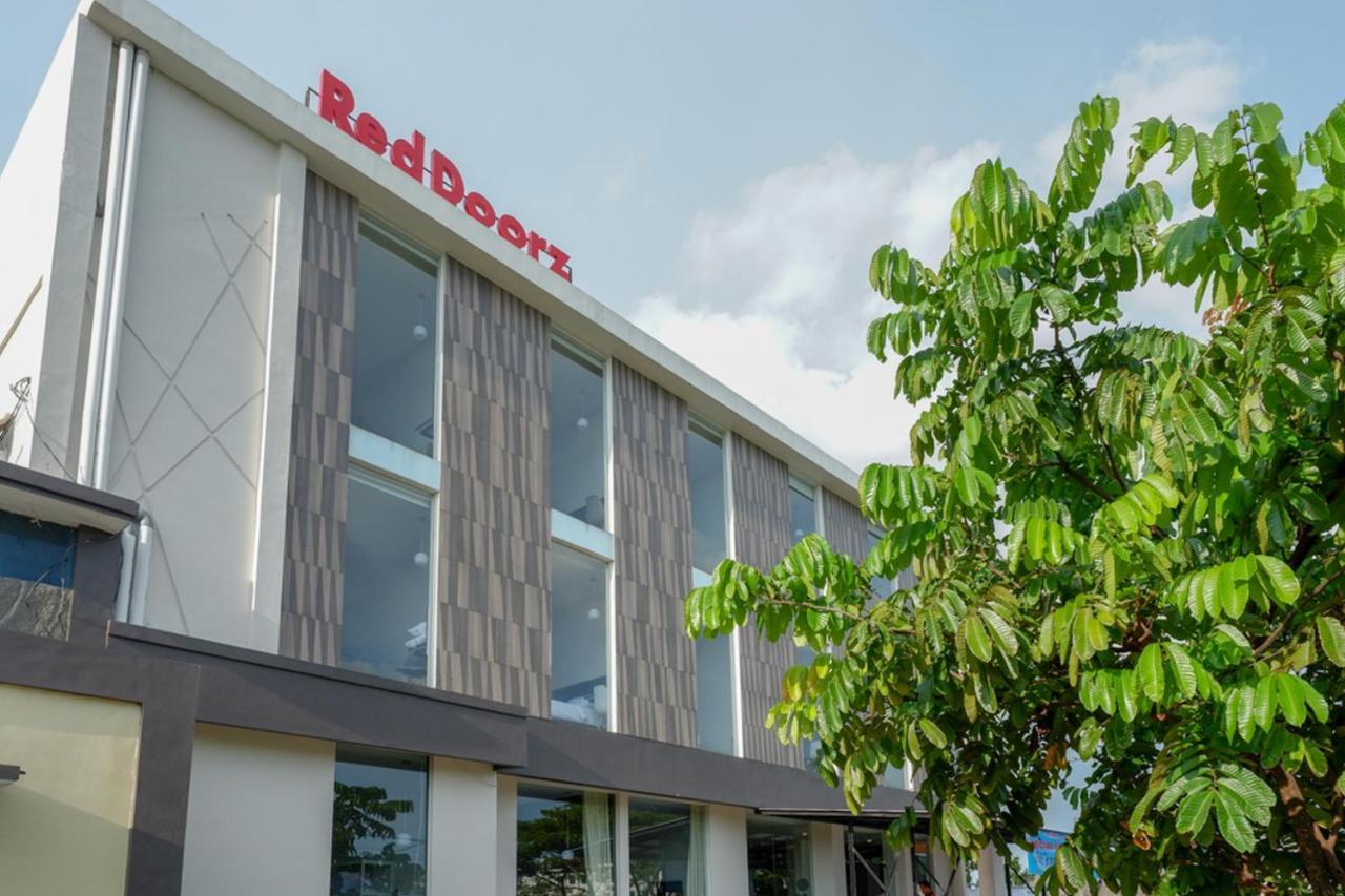 Reddoorz Plus Near Solo Baru Surakarta (Solo) Exterior foto
