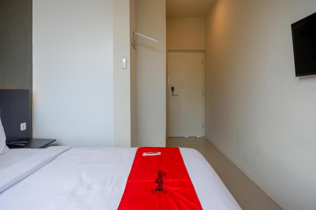 Reddoorz Plus Near Solo Baru Surakarta (Solo) Exterior foto