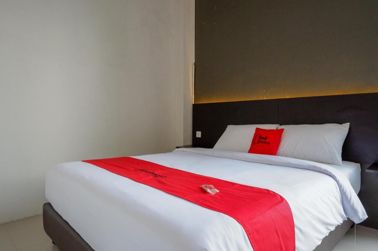 Reddoorz Plus Near Solo Baru Surakarta (Solo) Exterior foto