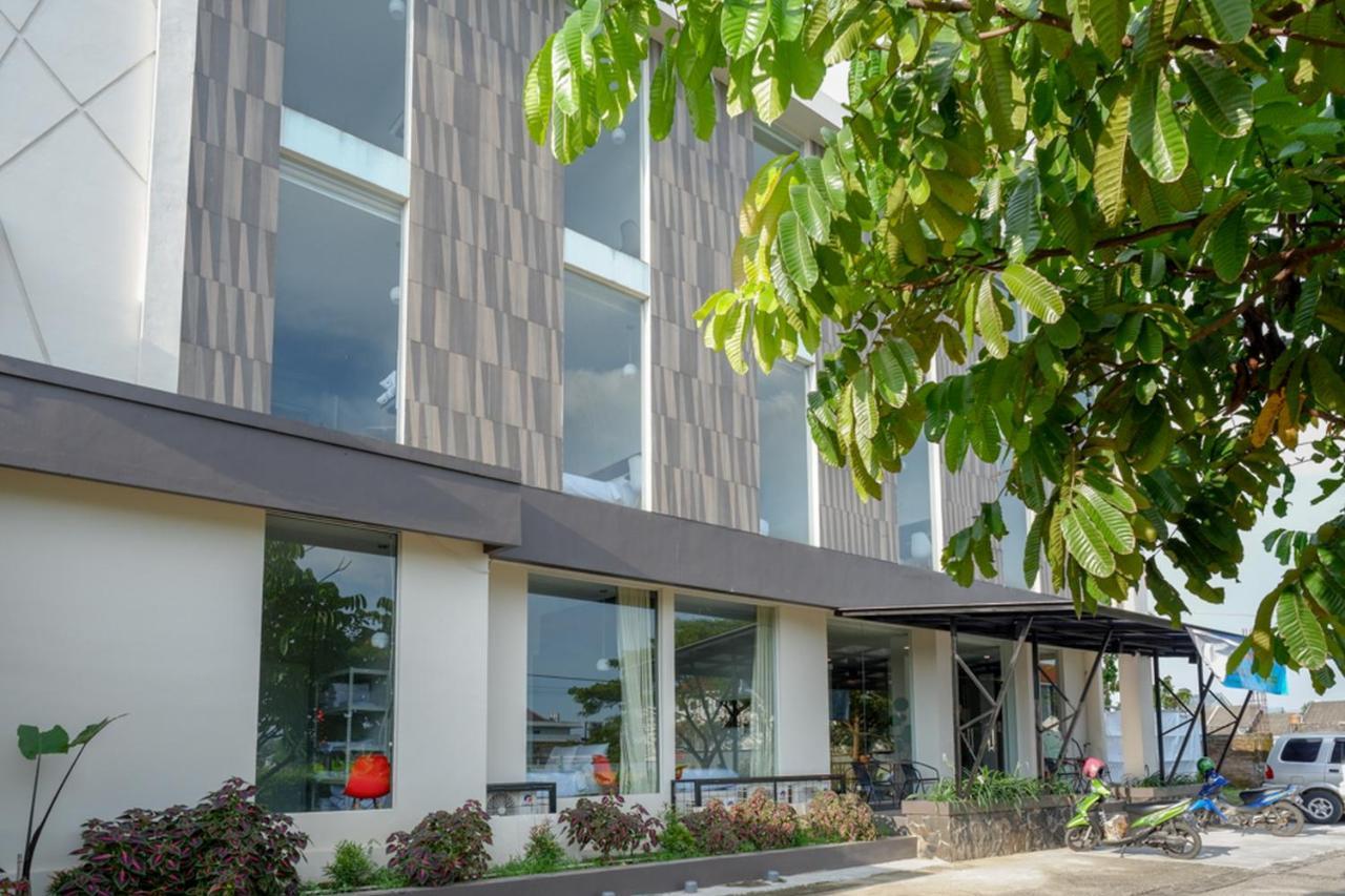Reddoorz Plus Near Solo Baru Surakarta (Solo) Exterior foto