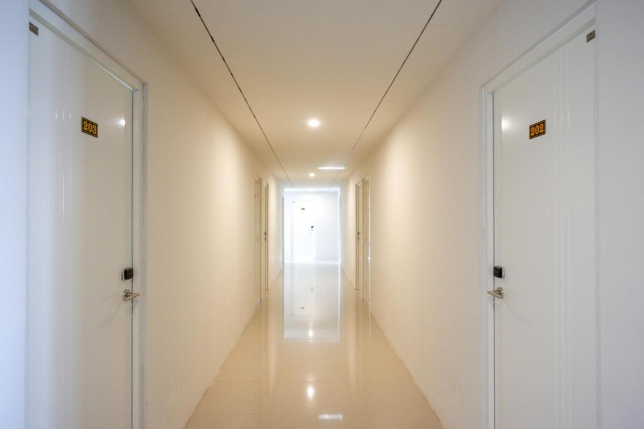 Reddoorz Plus Near Solo Baru Surakarta (Solo) Exterior foto