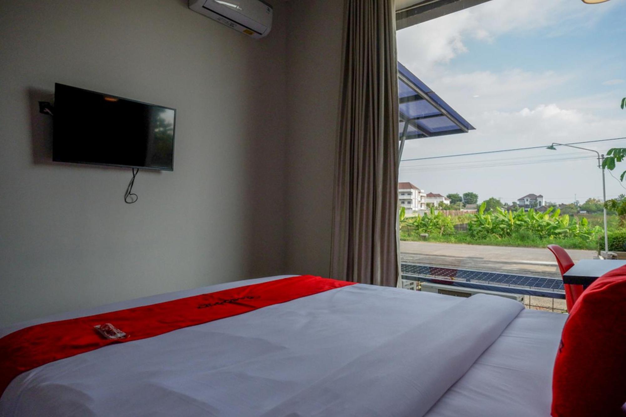 Reddoorz Plus Near Solo Baru Surakarta (Solo) Exterior foto