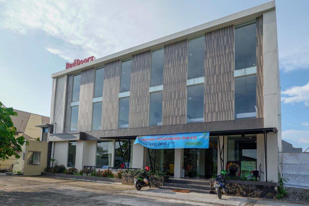 Reddoorz Plus Near Solo Baru Surakarta (Solo) Exterior foto