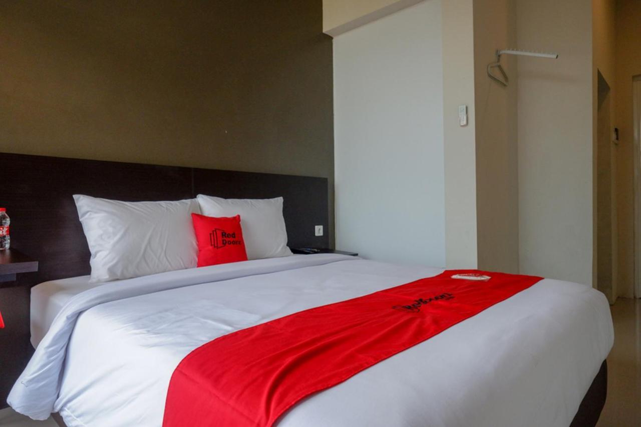 Reddoorz Plus Near Solo Baru Surakarta (Solo) Exterior foto