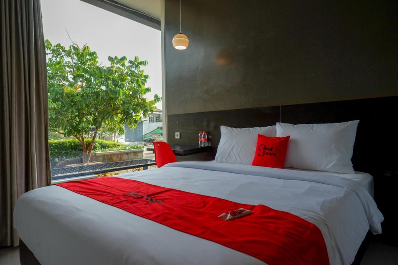 Reddoorz Plus Near Solo Baru Surakarta (Solo) Exterior foto