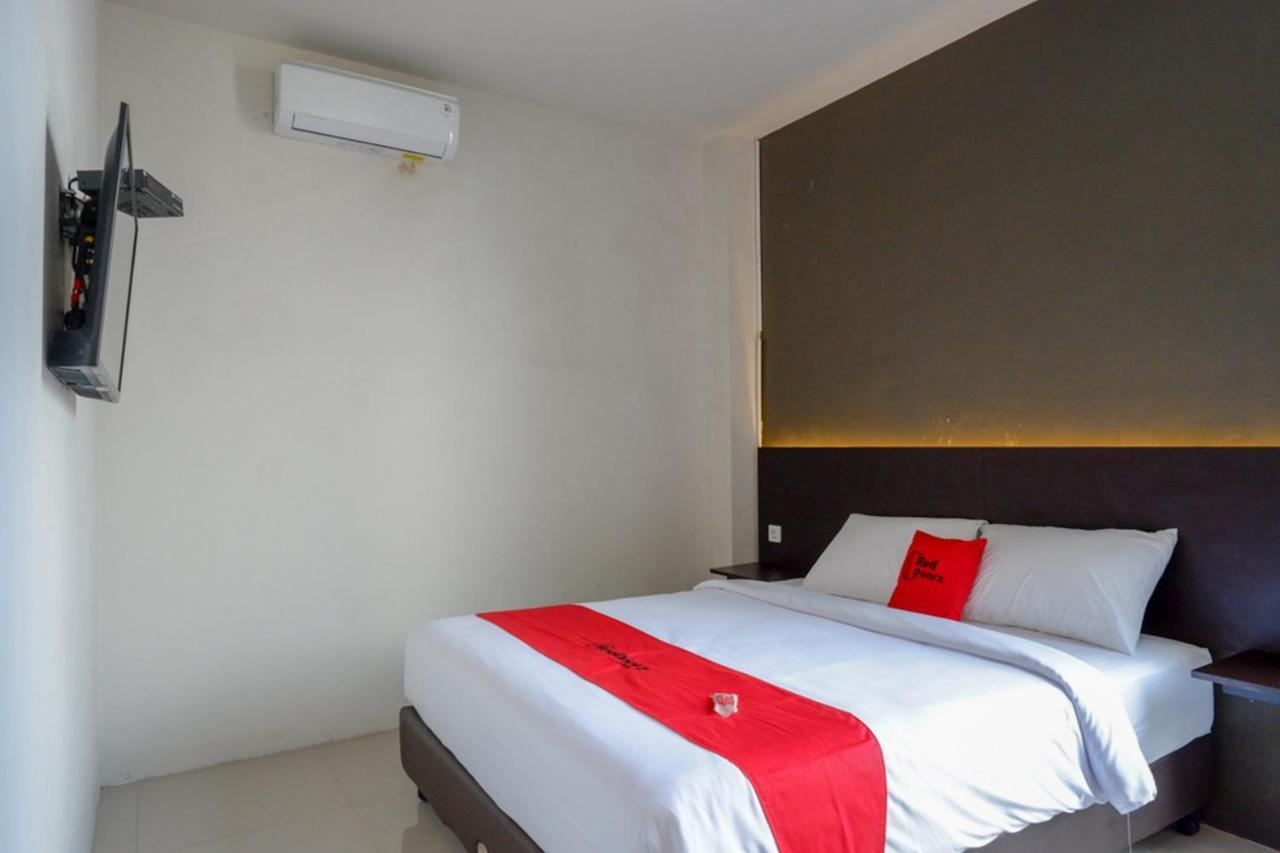 Reddoorz Plus Near Solo Baru Surakarta (Solo) Exterior foto