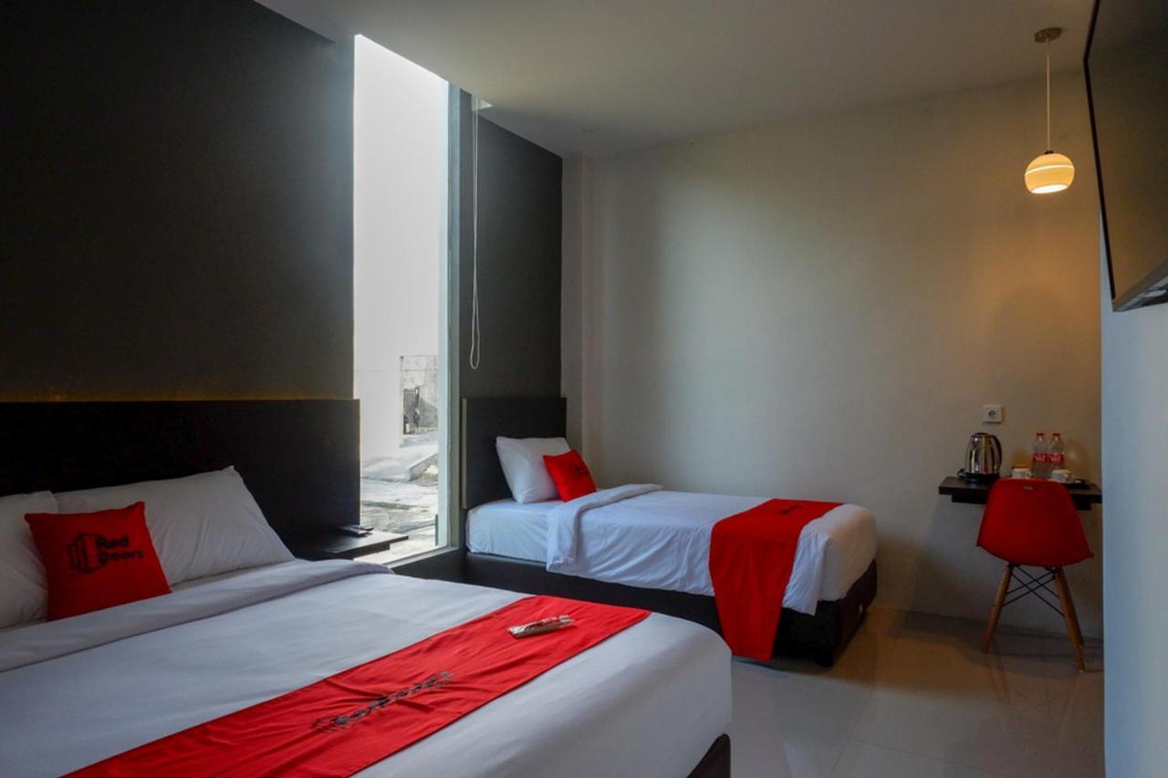Reddoorz Plus Near Solo Baru Surakarta (Solo) Exterior foto