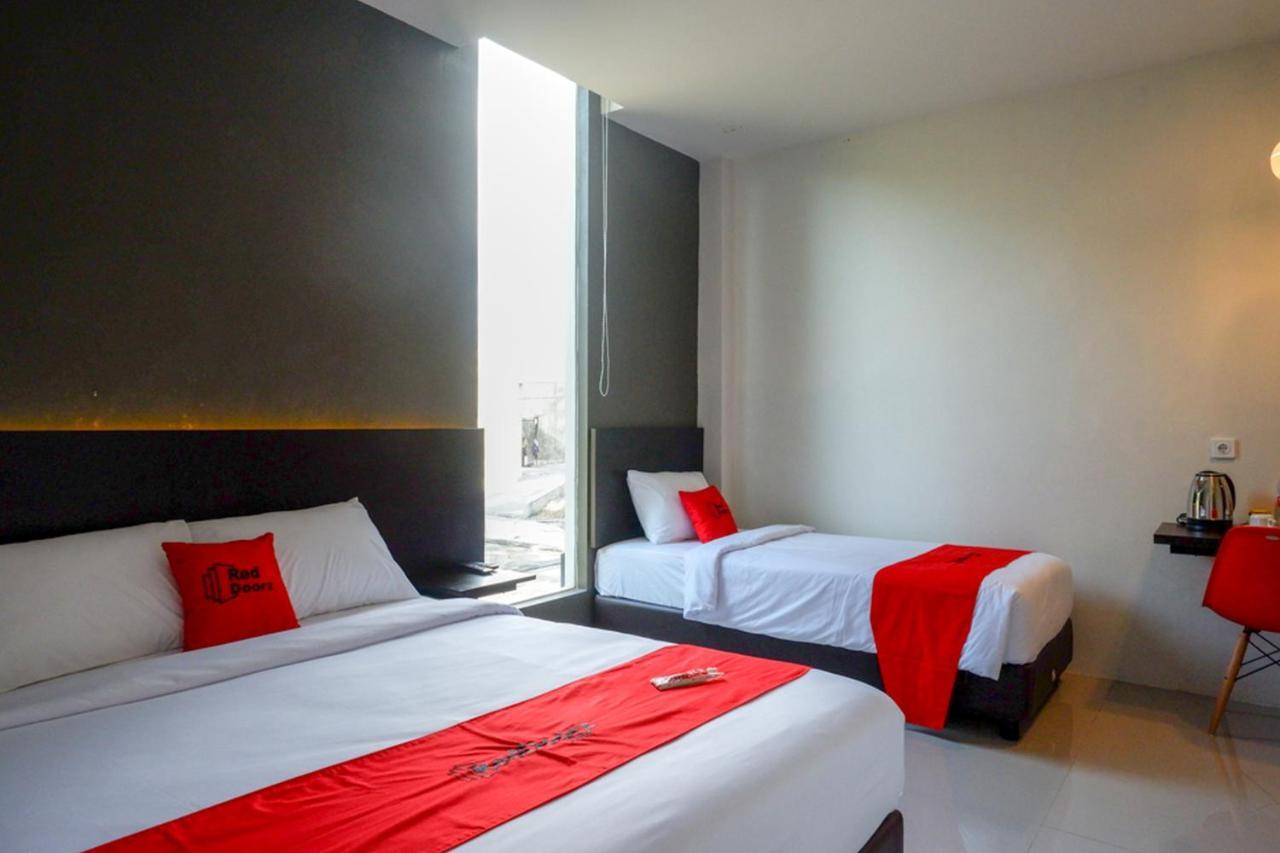 Reddoorz Plus Near Solo Baru Surakarta (Solo) Exterior foto