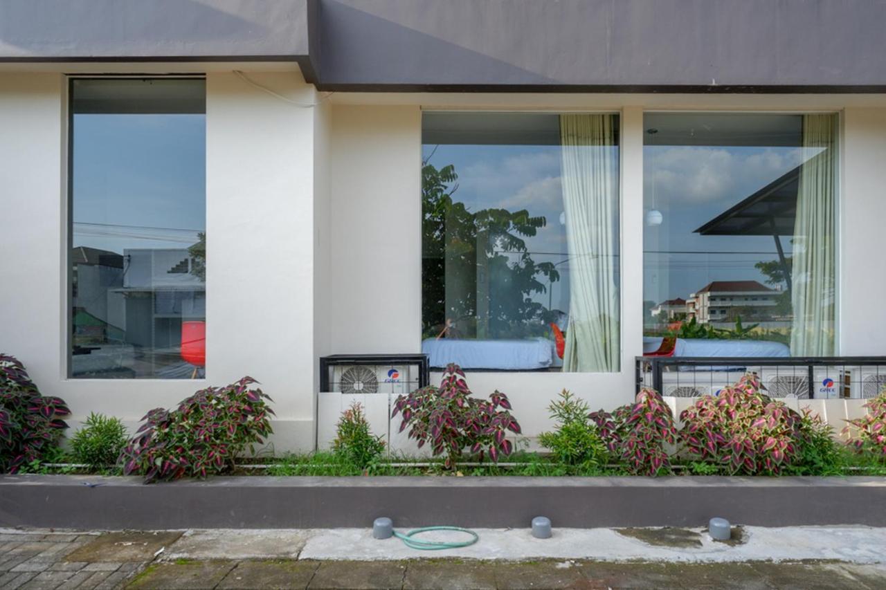 Reddoorz Plus Near Solo Baru Surakarta (Solo) Exterior foto